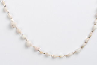 <h7>untitled, 2008, Necklace, Salt, Gold</h7><br />o.T., 2008, Halsschmuck, Salz, Gold