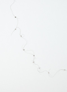 <h7>untitled, 2006, Necklace, Hair of the back, Gold</h7><br />o.T., 2006, Halsschmuck, Rückenhaar, Gold