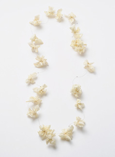 <h7>untitled, 2008, Necklace, Egg Membrane, Gold</h7><br />o.T., 2008, Halsschmuck, Eihaut, Gold<br /><br />Foto: Mirei Takeuchi