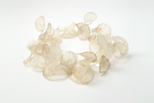 Halsschmuck_Epidermis (äußere Haut der Schlange)_Gold_2019